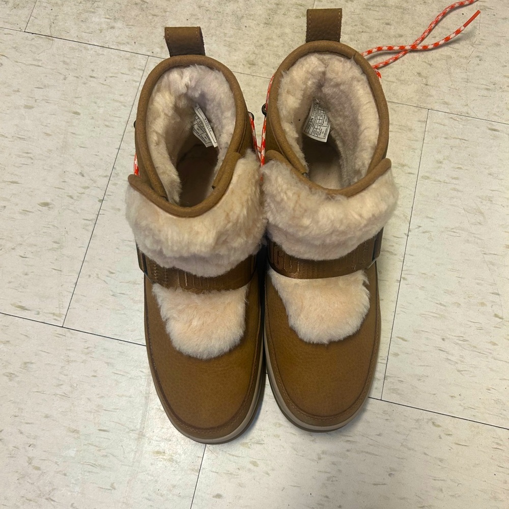 Women size 8.5 Ugg winter boots. Fairly new. Worn twice